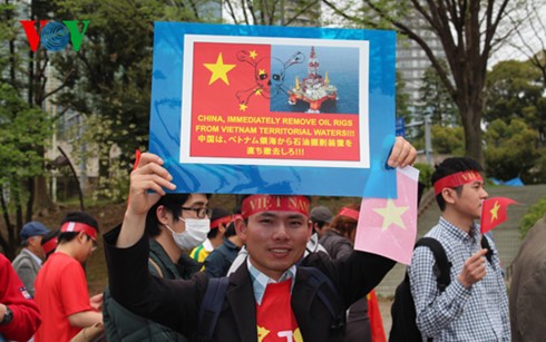 Vietnamese in Japan protest China’s East Sea militarization  - ảnh 2